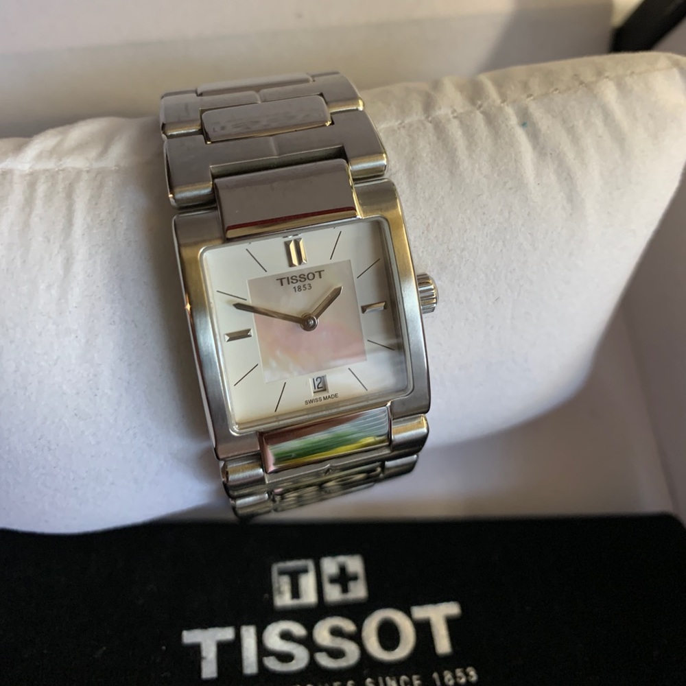 Authentic TISSOT T02 31mm stainless steel mother of Pearl watch - Picture 5 of 11